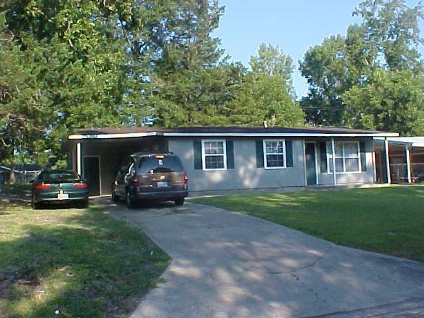 Leesville House: 906 Kings Rd.