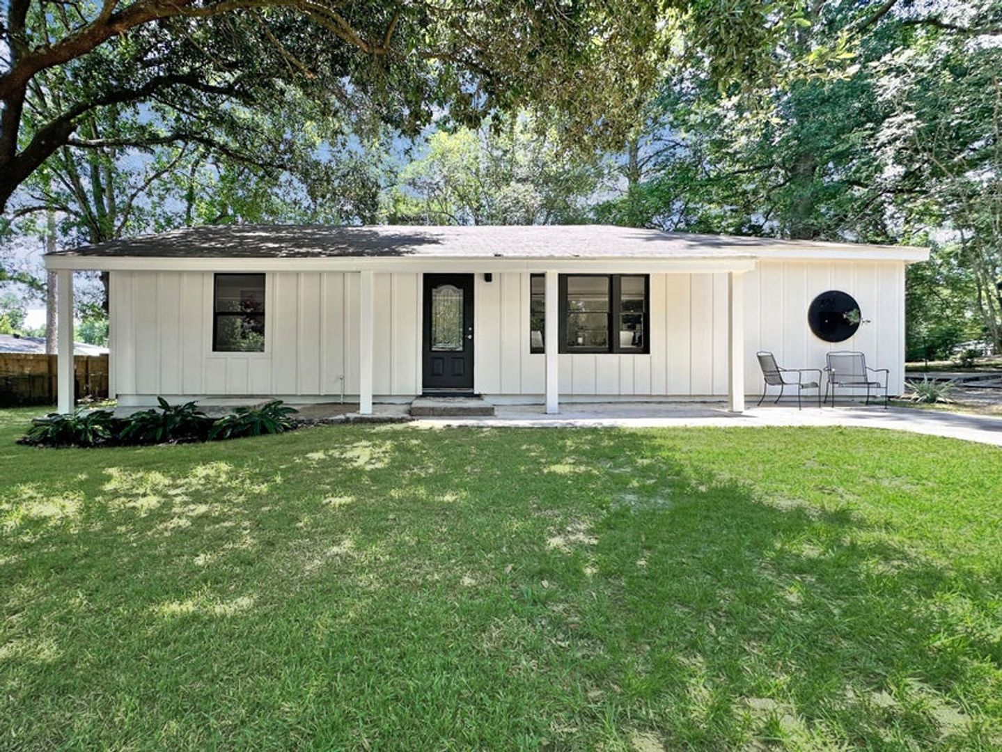 DeRidder House: 128 Country Club Circle