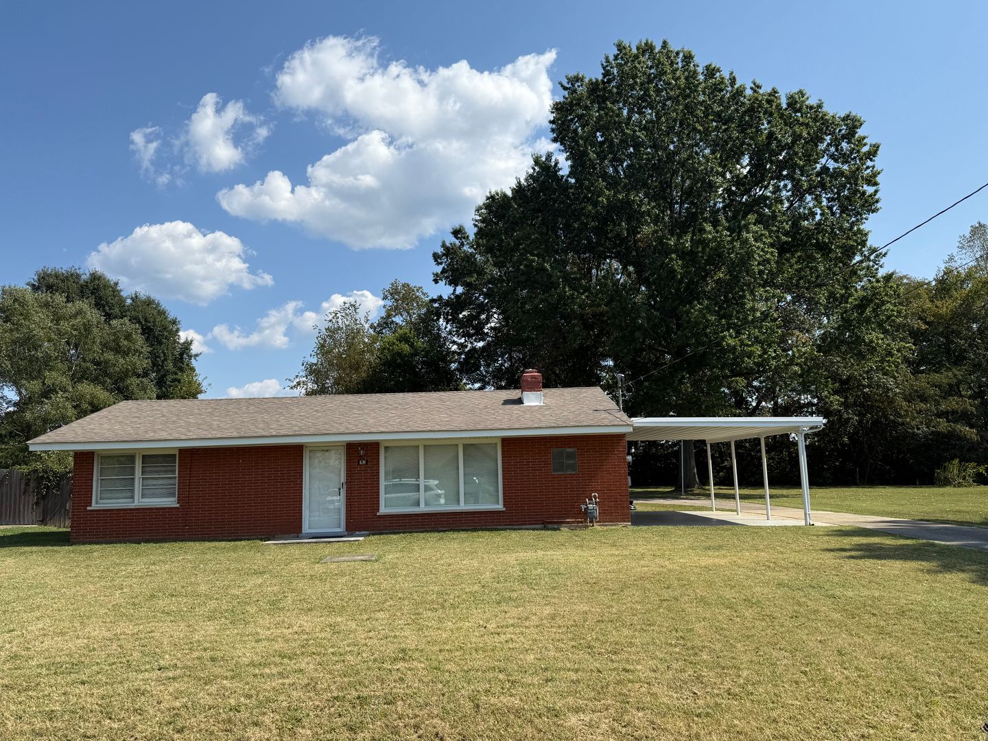 Louisville House: 162 Robin Road