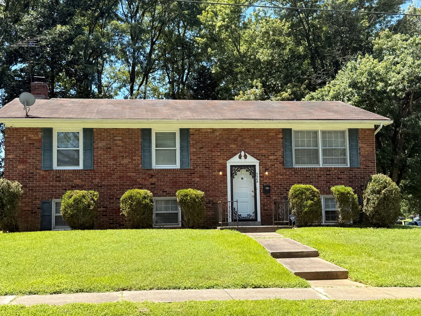 Louisville House: 5508 Fruitwood Drive