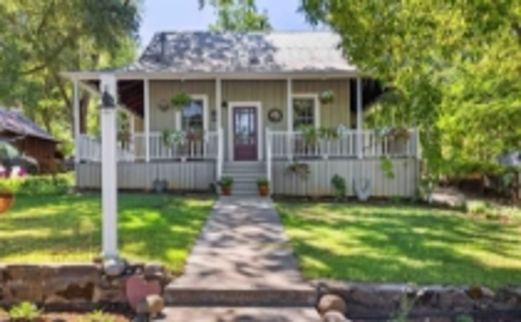Sonora Apartment: 197 Theall Street