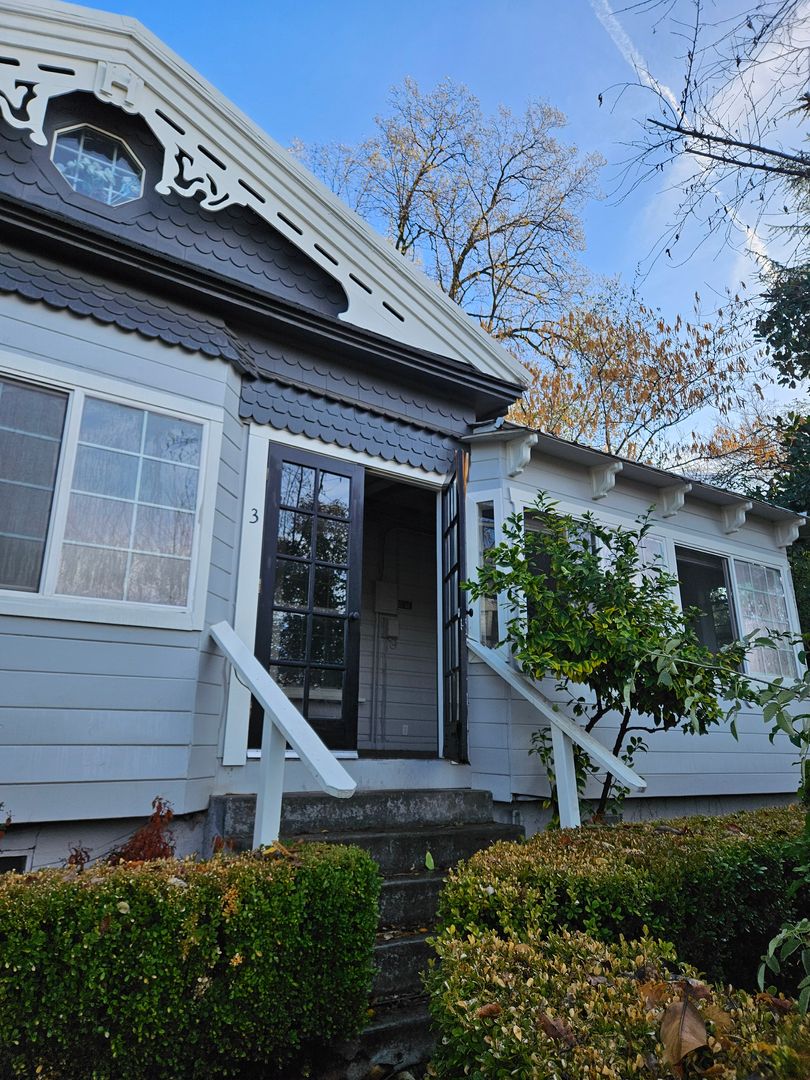 Sonora Apartment: 153 North Stewart Street