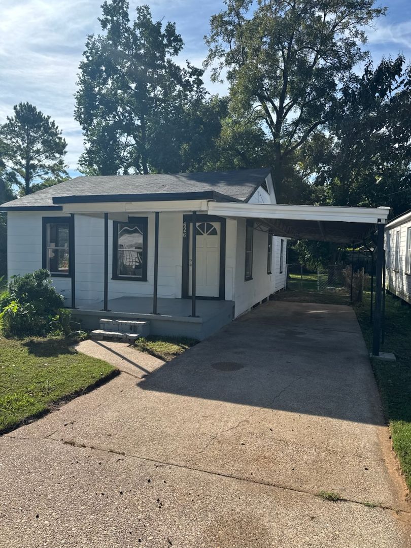 Bossier City House: 626 Joannes St