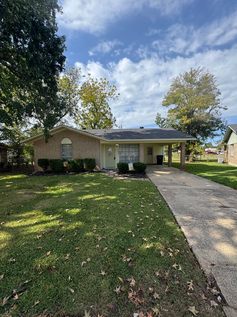 Bossier City House: 4853 Lilac Cir,