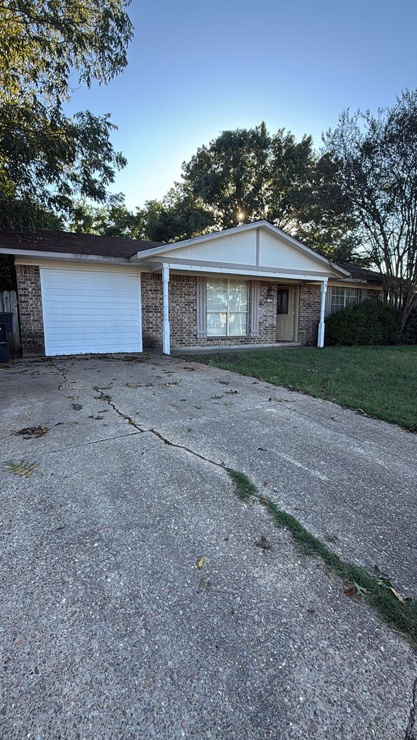 Bossier City House: 5720 Kristen Ave