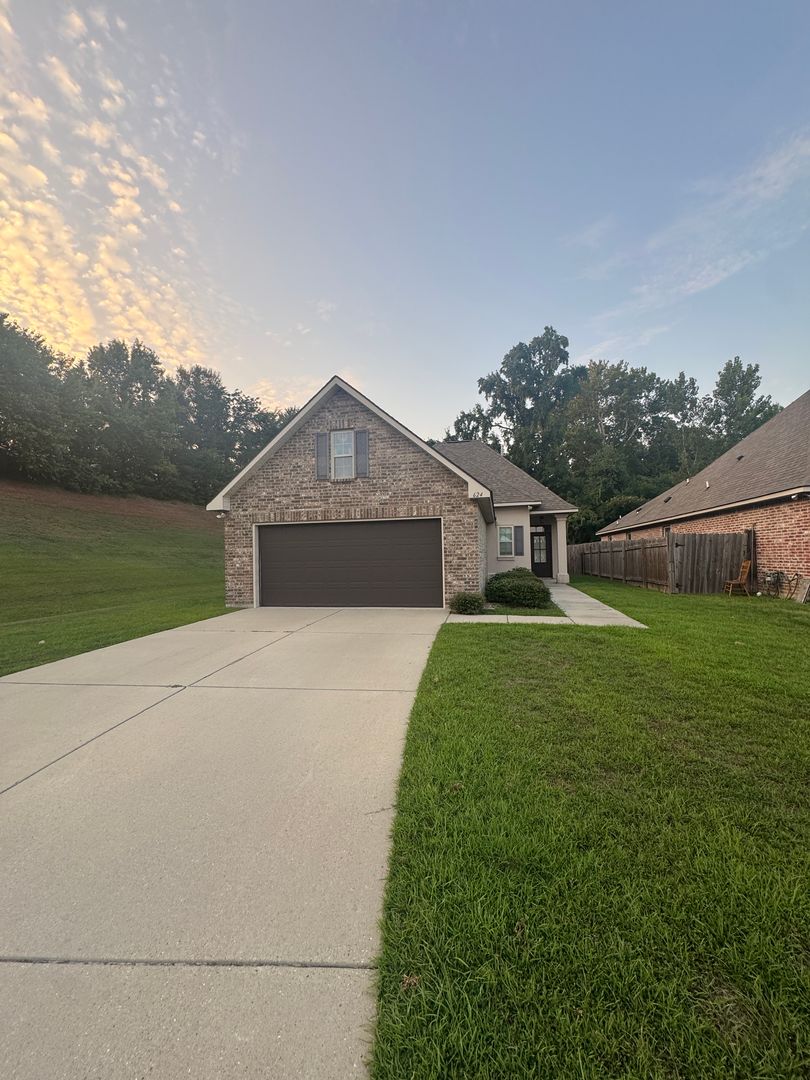 Shreveport House: 624 Riverscape Dr