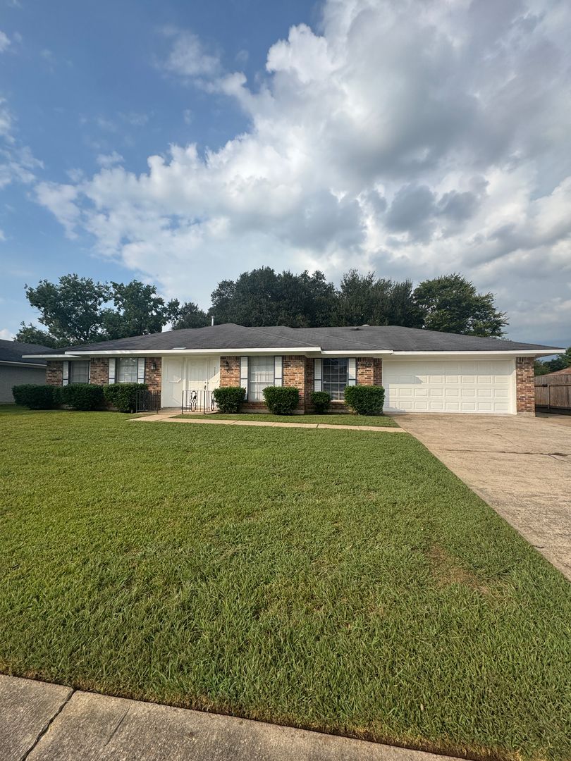Bossier City House: 5338 Foxglove Dr