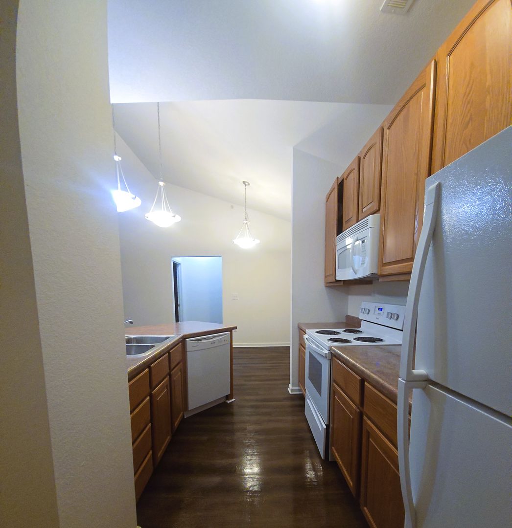 Barnhart Apartment: 8011 Valle Creek Parkway