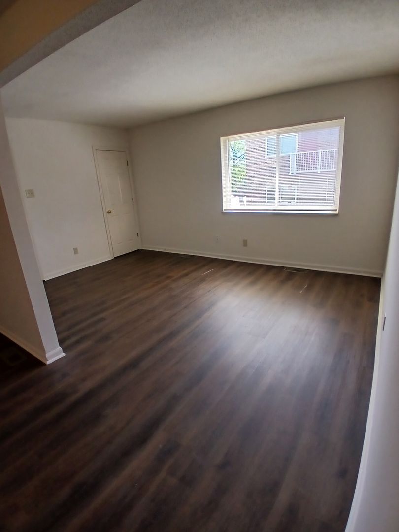 St. Louis Apartment: 5226 Lemay Ferry Rd