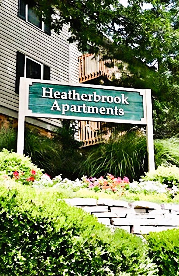 St. Louis Apartment: 1100 Kingbolt Cir Dr.