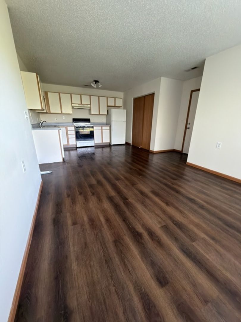 Desoto Apartment: 1998 Woodcrest Place