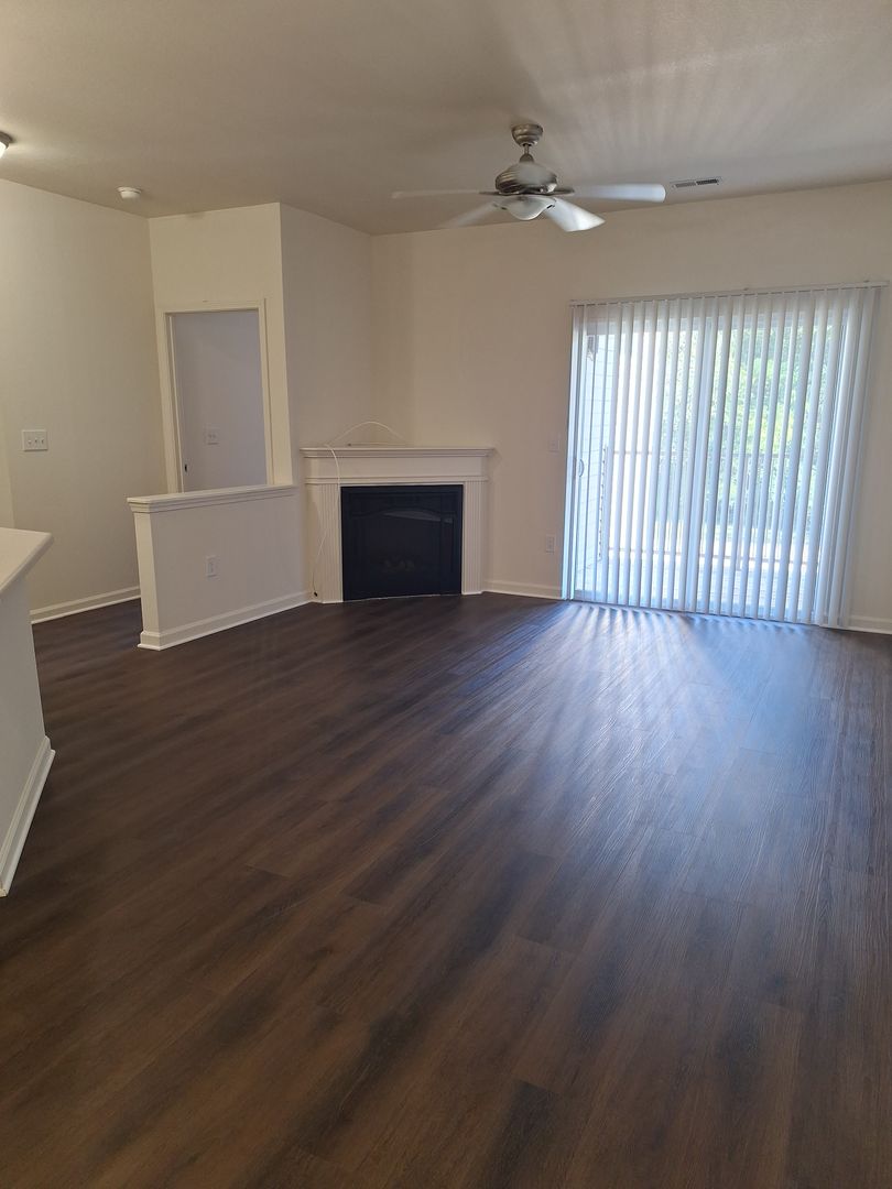 Barnhart Apartment: 8011 Valle Creek Parkway