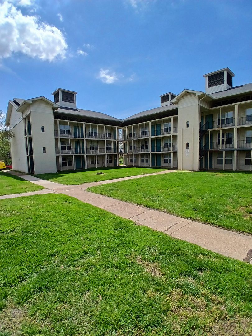 Valley Park Apartment: 54-66 Cheryl Lane