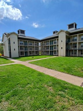 1 bed 1 bath! Great price and location! 2nd Floor **Pre-Lease by July 18th and get your 1st month FREE!**