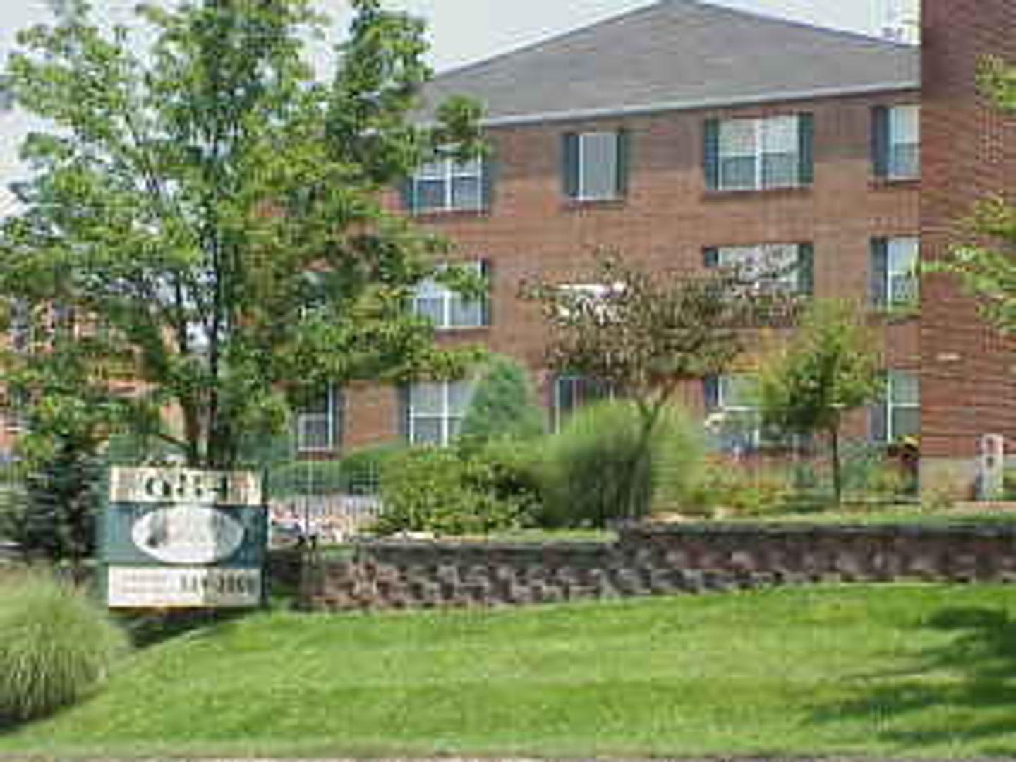 Fenton Apartment: 684 South Old Highway 141