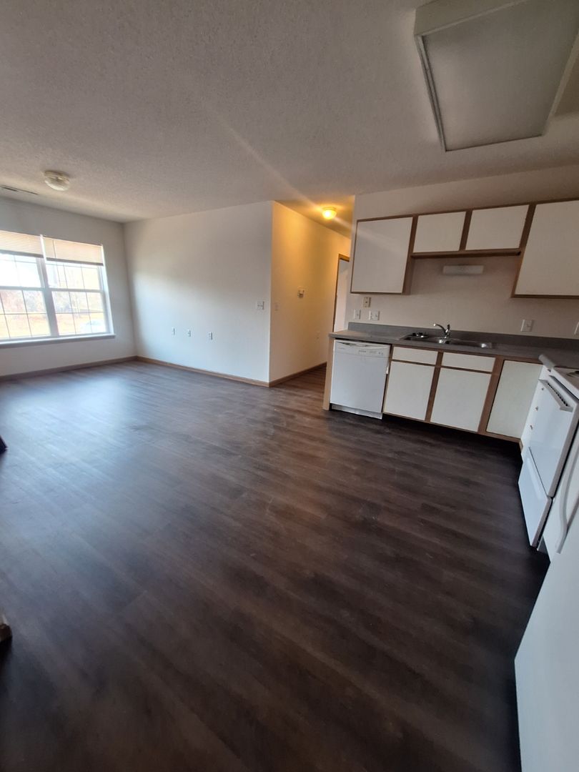 Desoto Apartment: 1998 Woodcrest Place