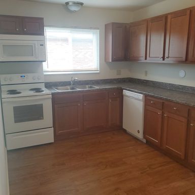 1 Bdrm / 1 Bath Non Smoking Building – photo 1