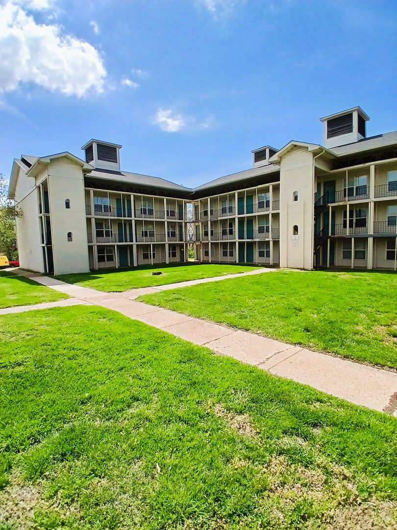 Valley Park Apartment: 54-66 Cheryl Lane