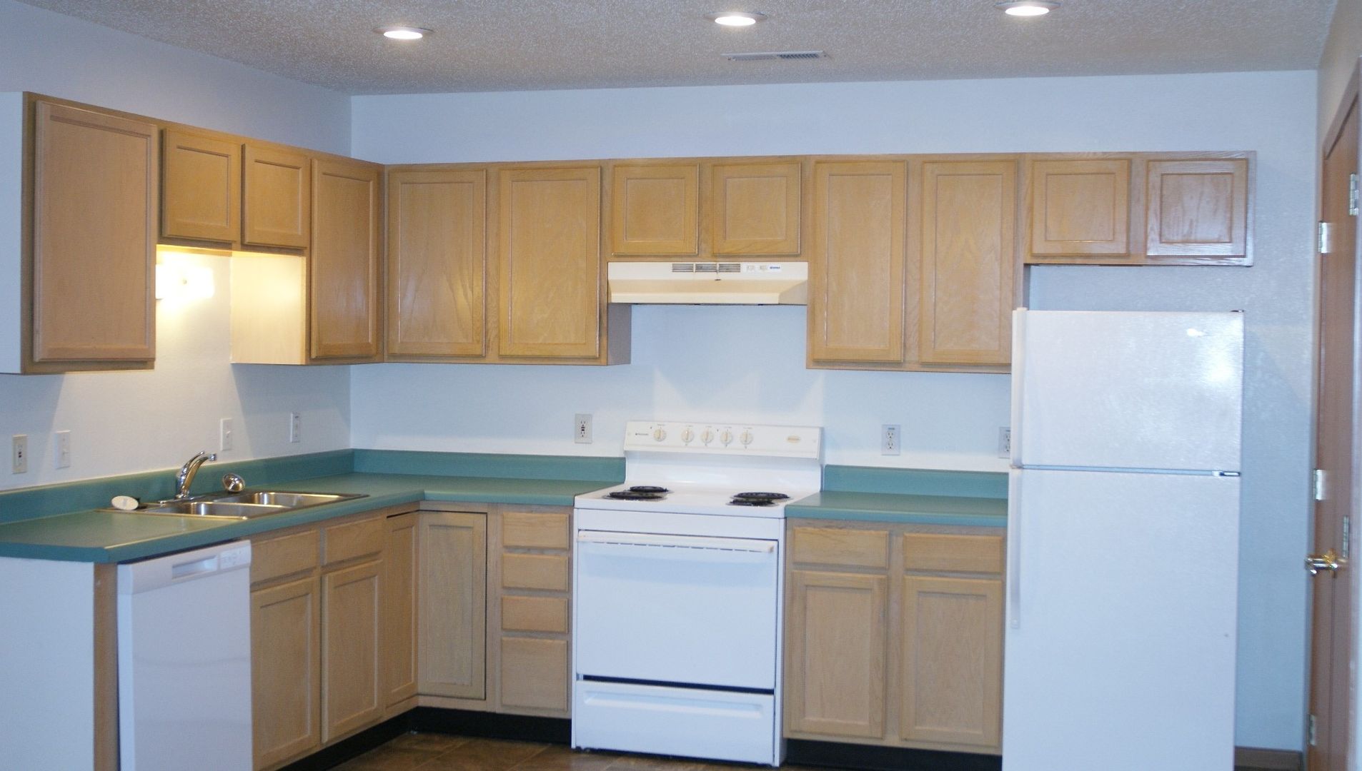 Arnold Apartment: 2021 Sierra Parkway