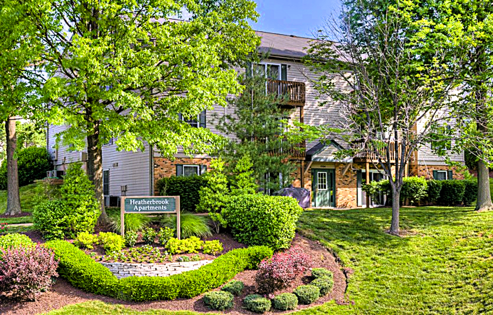 St. Louis Apartment: 1100 Kingbolt Cir Dr.