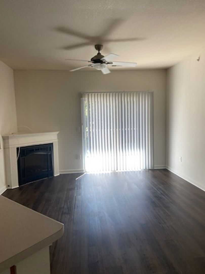 Barnhart Apartment: 8011 Valle Creek Parkway