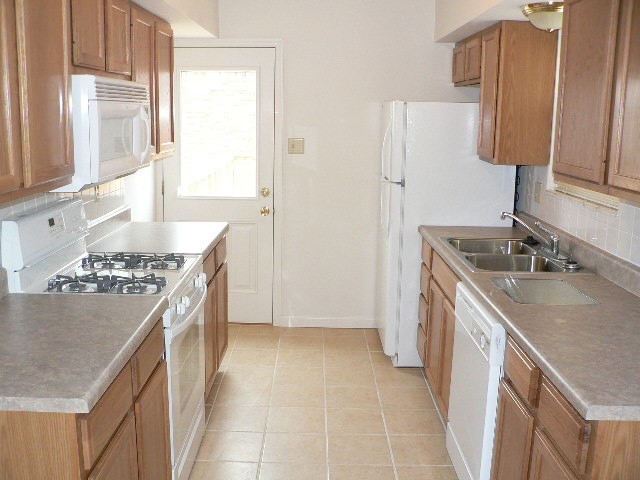 Fenton Apartment: 684 South Old Highway 141