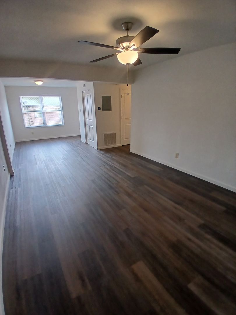 Fenton Apartment: 684 South Old Highway 141