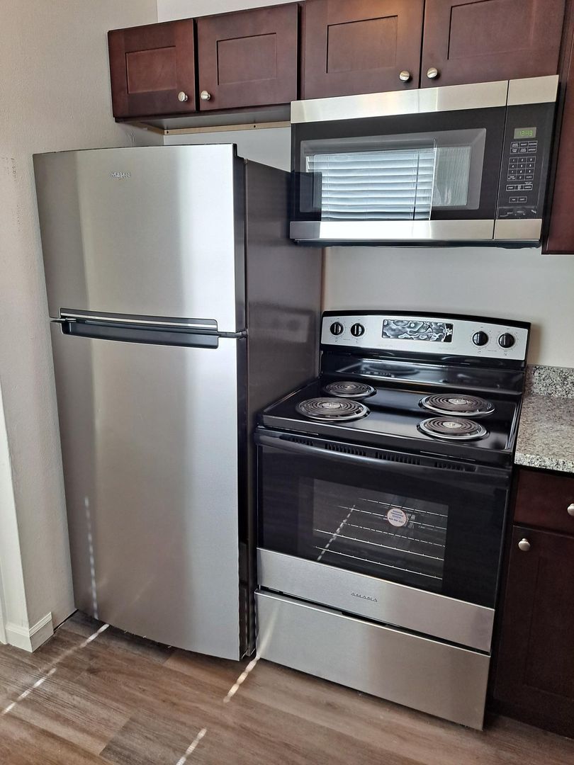 Fenton Apartment: 684 South Old Highway 141