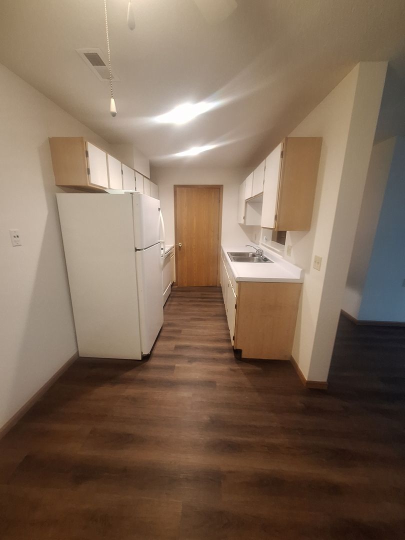 Festus Apartment: 1 Oak Knoll Dr.