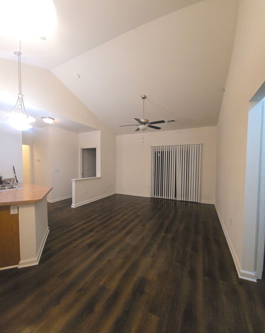 Barnhart Apartment: 8011 Valle Creek Parkway