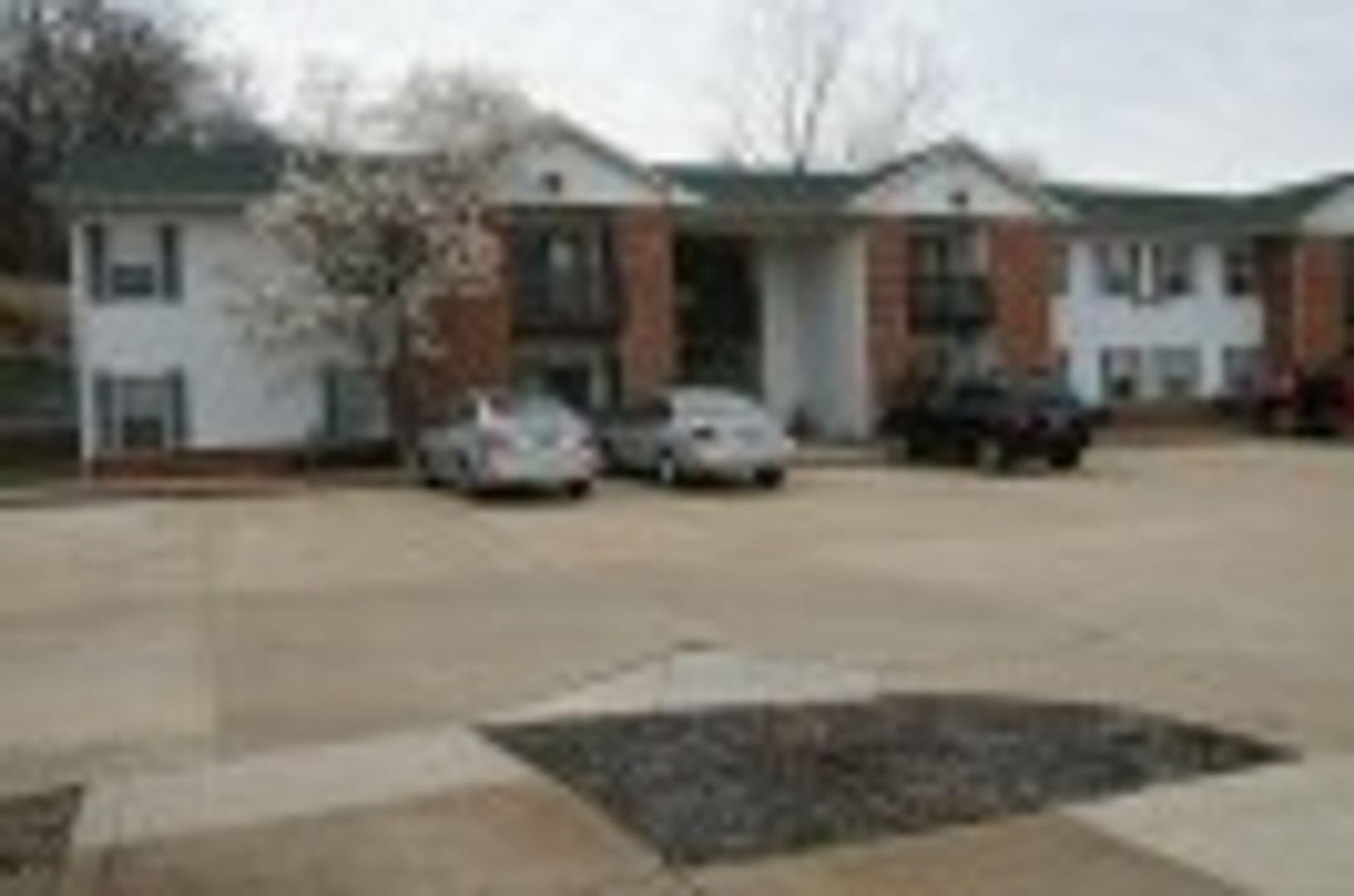 Arnold Apartment: 2021 Sierra Parkway