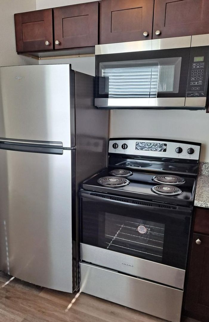 Festus Apartment: 1 Oak Knoll Dr.