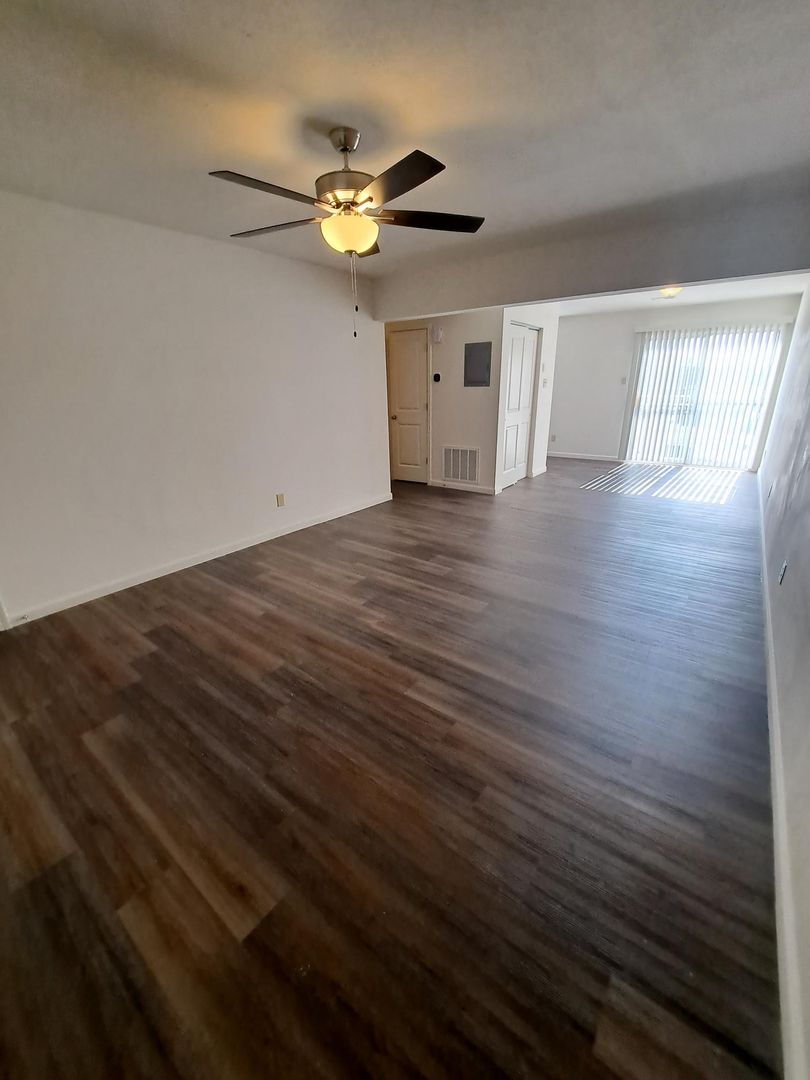 Fenton Apartment: 684 South Old Highway 141