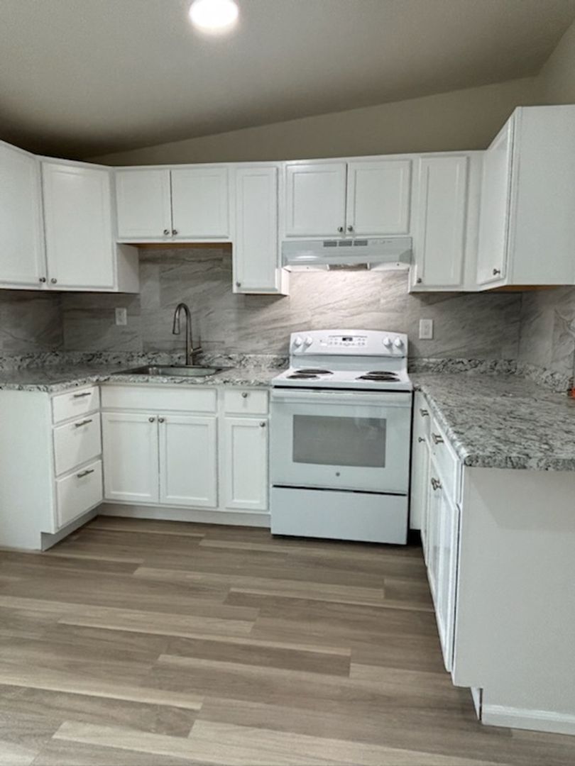 Grants Pass Apartment: R1257 SW Plummer Avenue