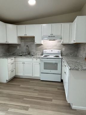 MOVE-IN SPECIAL OF $1225 PER MONTH, $200 OFF FIRST MONTH'S RENT! Ready now! Recently beautifully remodeled 2 bedroom apartment with vaulted ceilings!
