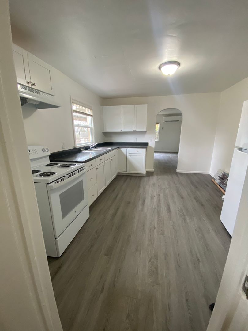 Medford Apartment: 1808 Spring Street