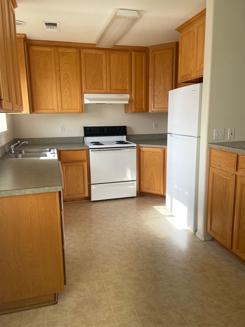 Medford Apartment: 238 Berrydale Avenue