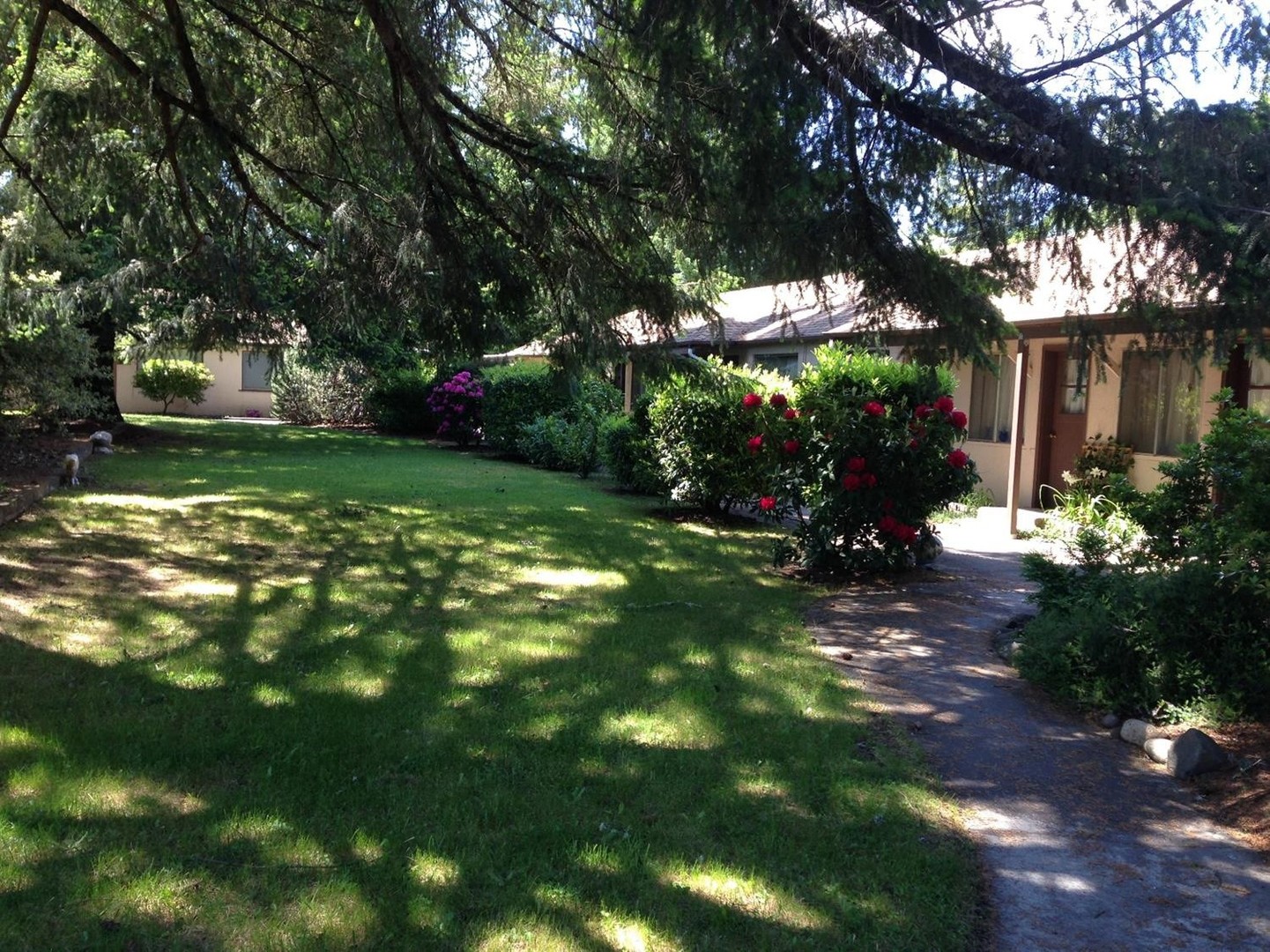 Grants Pass Apartment: 1730 Rogue River Hwy