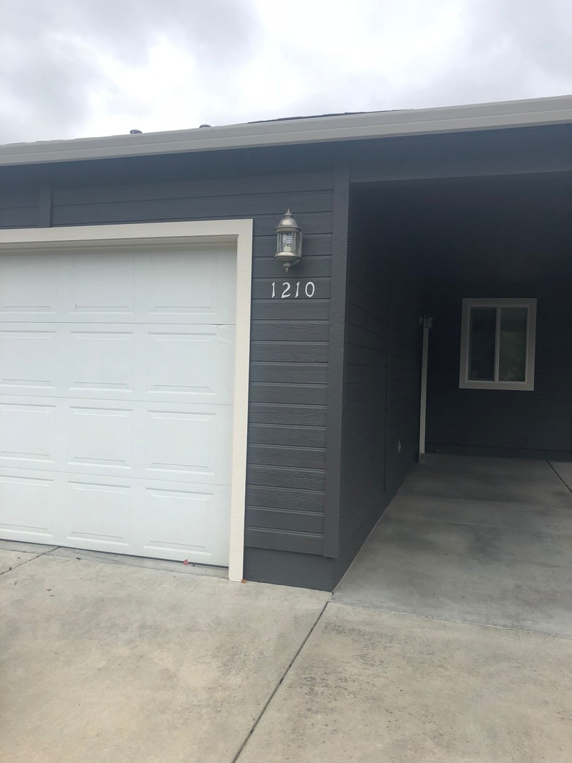 Grants Pass Apartment: R1210 SW Sun Glo Drive