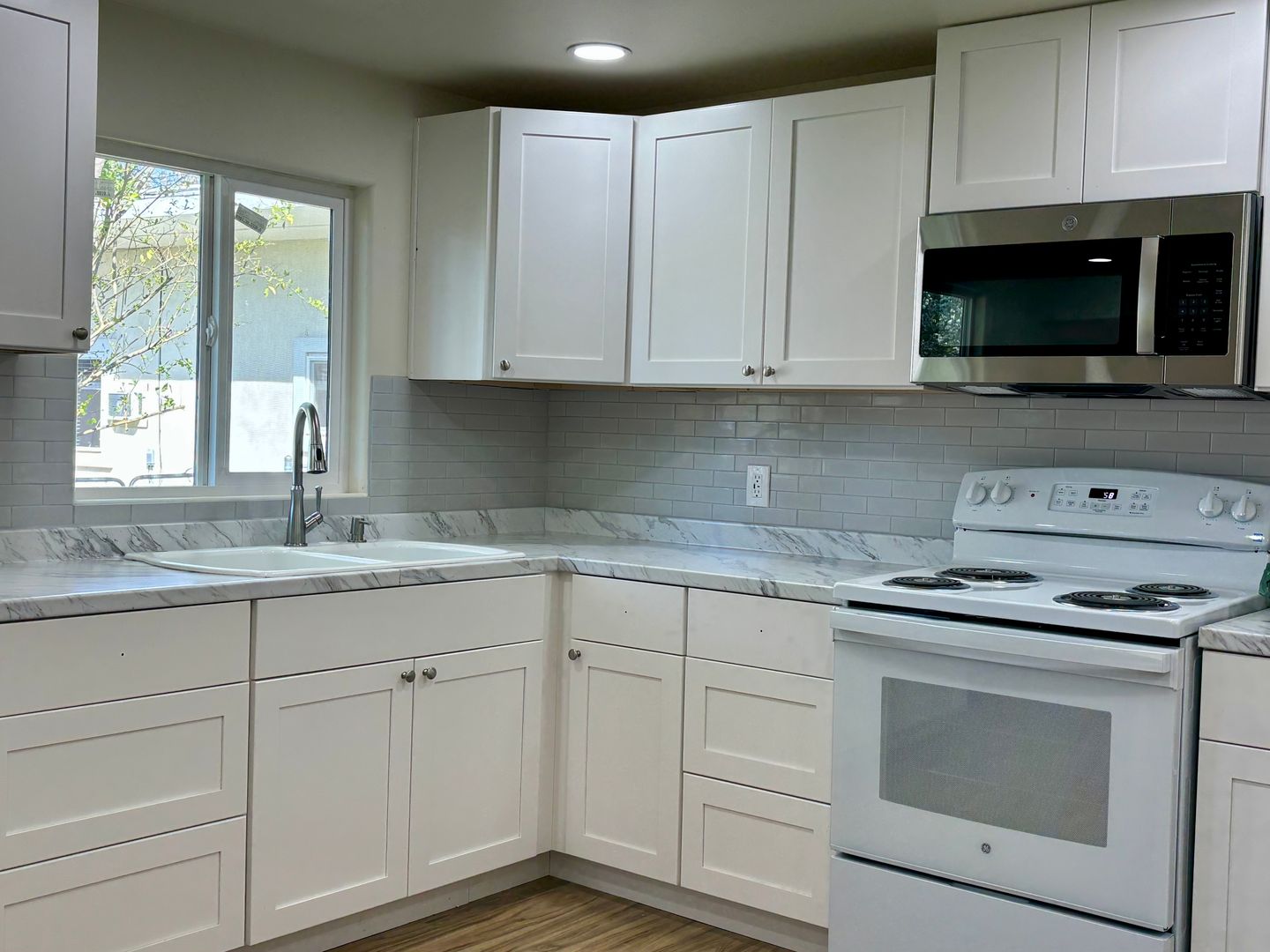 Grants Pass Apartment: R1257 SW Plummer Avenue