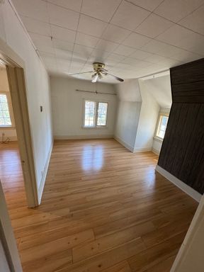 Super cute upstairs apartment ready now!