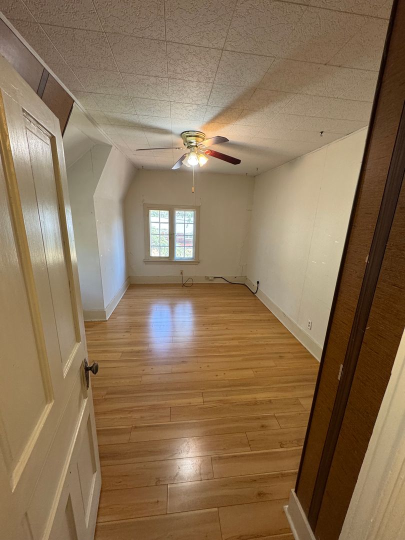 Grants Pass Apartment: 604 NW 4th Street