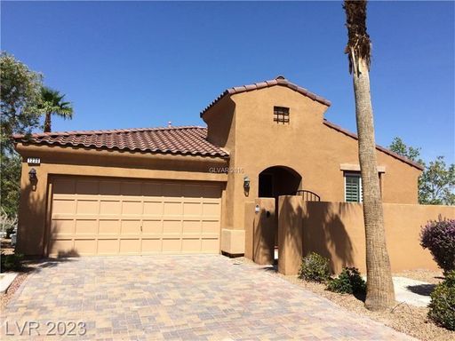 This Home Offers a Serene Atmosphere! – photo 1