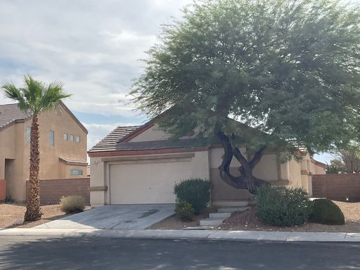 Spacious 3‑bedroom, 2‑bath, 2 car garage – photo 1