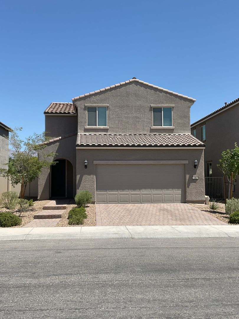 North Las Vegas House: 18 Pivot Ave