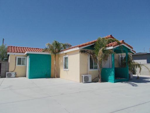 Fully Remodeled 1-Bedroom Duplex Near Downtown Las Vegas! – photo 1