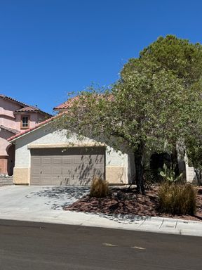 Great 1 home, 3brs, 2bth, 2cg – photo 1