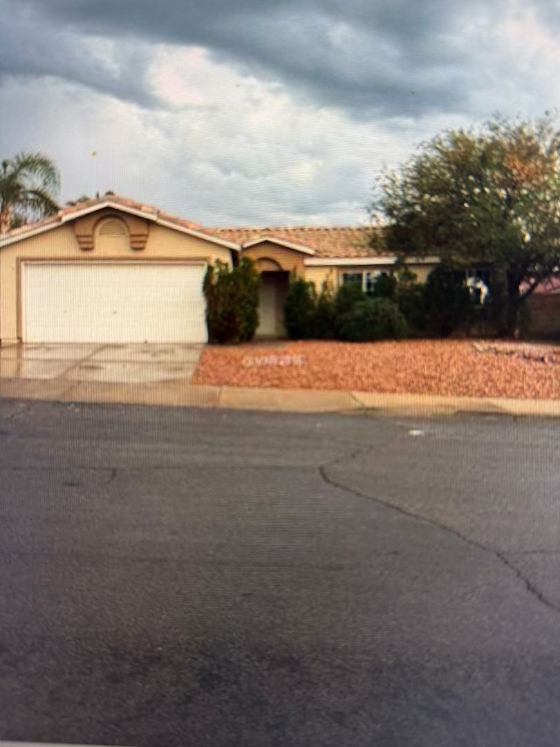 Henderson House: 933 Highland Trails Ave.