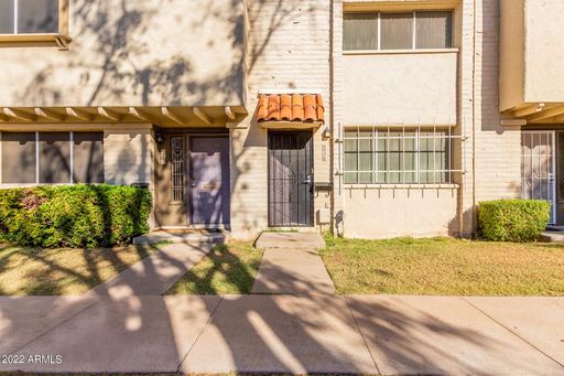 Great Location in Scottsdale! 2 bedroom, 1.5 bath, community pool – photo 1