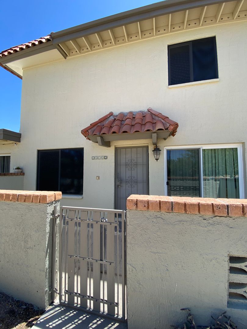 Fountain Hills House: 14405 N Teakwood Ln